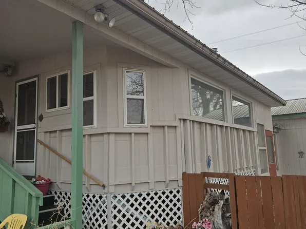 505 3rd St NE, Choteau, MT 59422