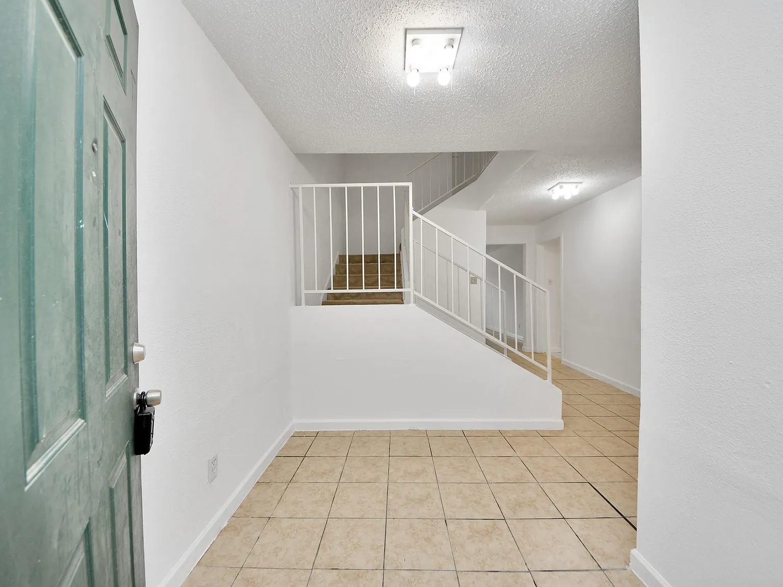 4 bed, 3.0 bath, 2543 sqft, $1,790 — Photo 4