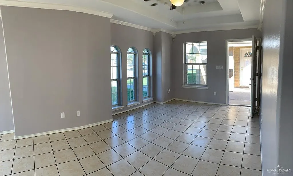 3 bed, 3.0 bath, 1165 sqft, $895 — Photo 3