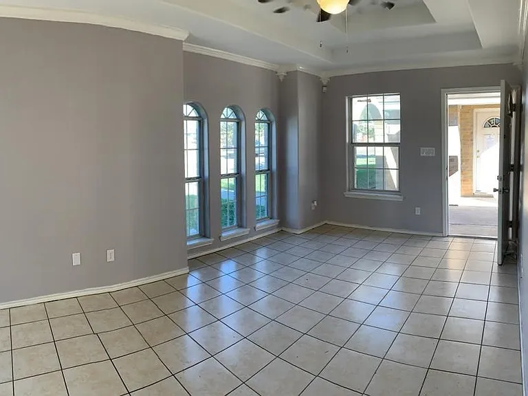 3708 W Sarah Evans — Photo 2