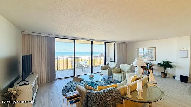 2 bed, 2.0 bath, 1374 sqft, $3,500 — Photo 4