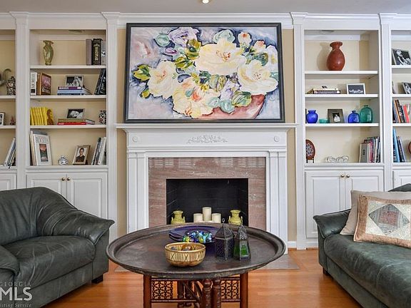 3rd image of 2682 Sharondale Dr NE