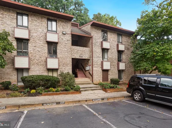 2257 Castle Rock Sq APT 2B, Reston, VA 20191