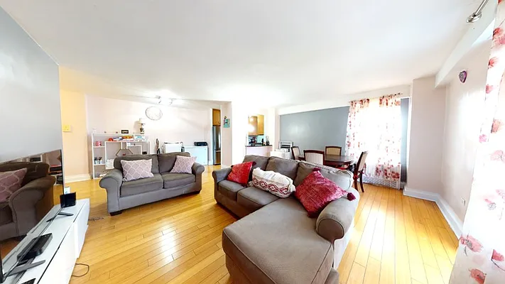 Sold by Remax Edge | media 4