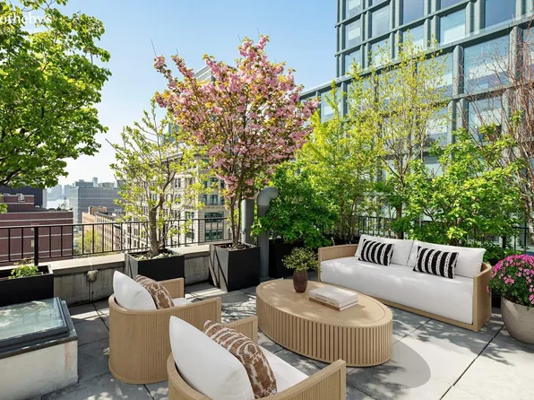 286 Spring Street image 9 of 18