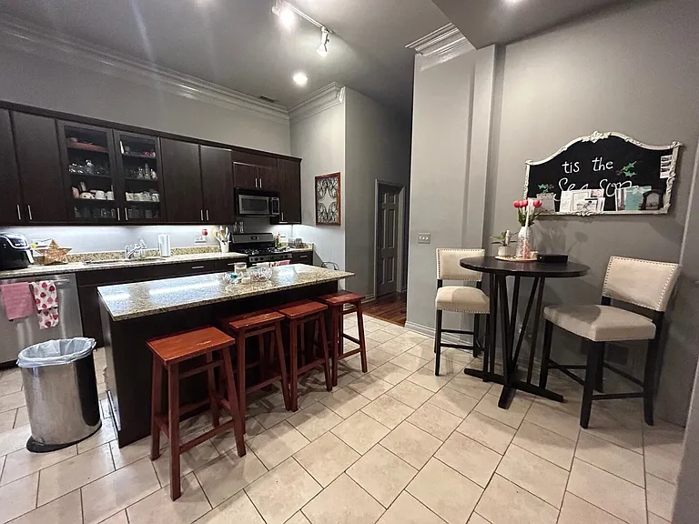 15 E Pearson St #3 — Photo 6