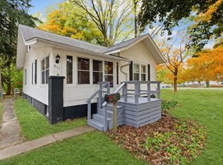 817 E High St, Monticello, IL 61856