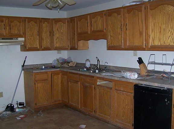 2nd image of 311 W Oak St