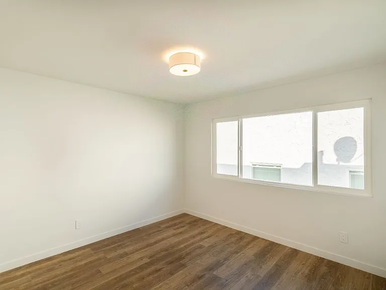 6120 Eleanor Ave — Photo 29