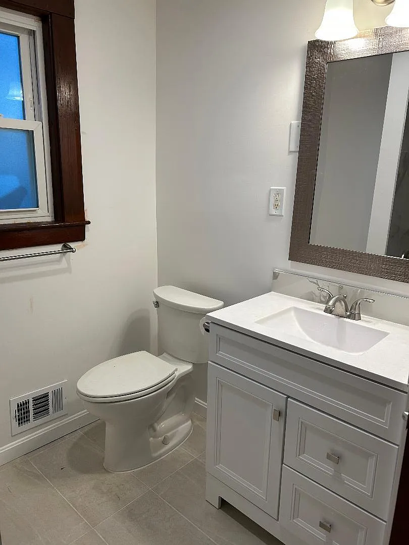 Building Photo - 30 Saint John Ave #1