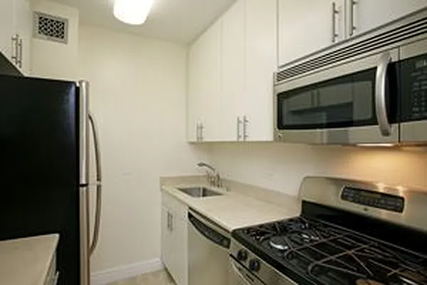 Rented by Douglas Elliman | media 31