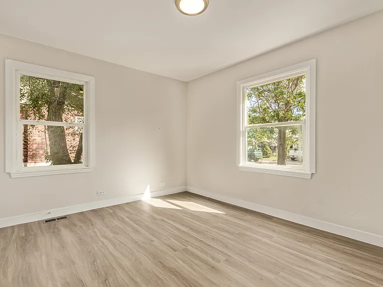 4415 Milwaukee St — Photo 18