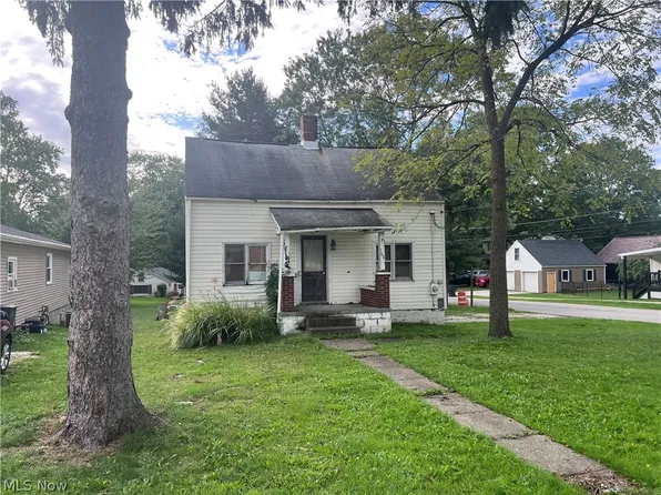 164 N Avon Ave, Wadsworth, OH 44281