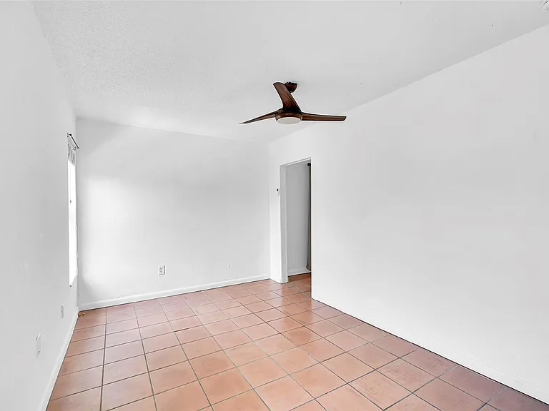 1005 SW 15th Ave #10 — Photo 15