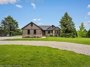 6102 Cherry Ridge Dr, Howell, MI 48855