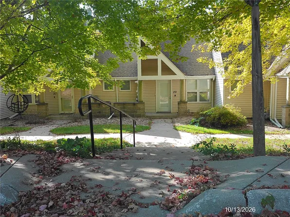 425 27th Ave #20, Amana, IA 52203