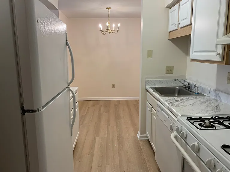 1308-301 Hillbrow Ln — Photo 3