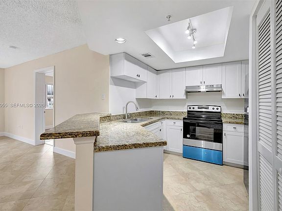 3rd image of 2009 SE 10th Ave APT 302