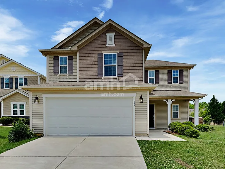 255 Plymouth Dr — Photo 1