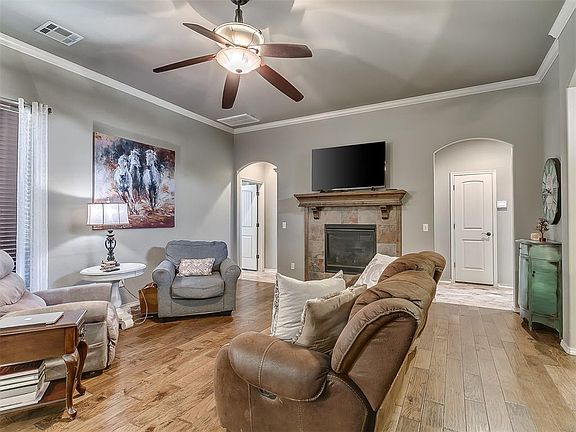 5th image of 19137 Green Springs Dr