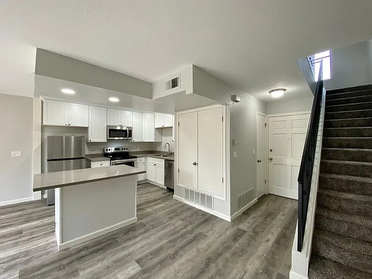 Adobe Creek Apartments — Photo 9