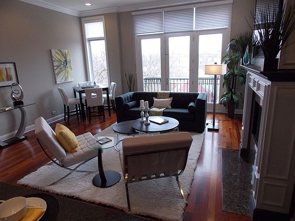 4th image of 2229 N Leavitt St #3