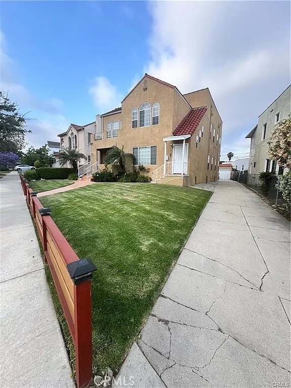 1046 S Citrus Ave — Photo 4
