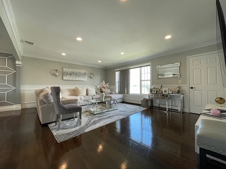 133 Burns Ave #2 — Photo 2