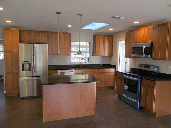 4th image of 1190 La Mesa Ct