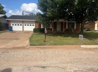 704 Renee St, Breckenridge, TX 76424