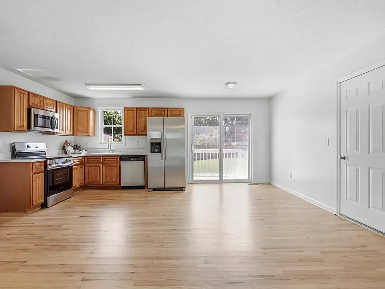 305 Becklea Dr — Photo 7