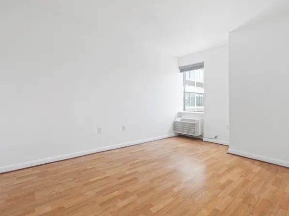 160 West 24th Street image 5 of 7