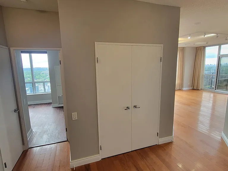 33 Sheppard Ave E #3202 — Photo 15