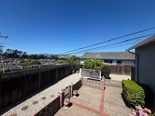 460 Mariposa Dr — Photo 16