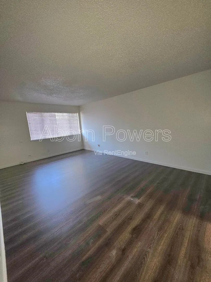 2 bed, 1.0 bath, $1,400 — Photo 3