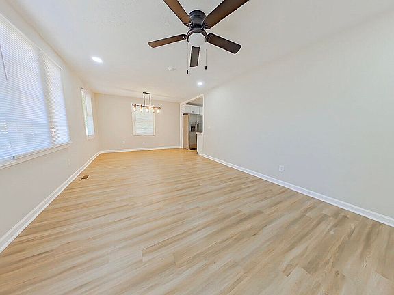 5th image of 653 Hutchinson Drive