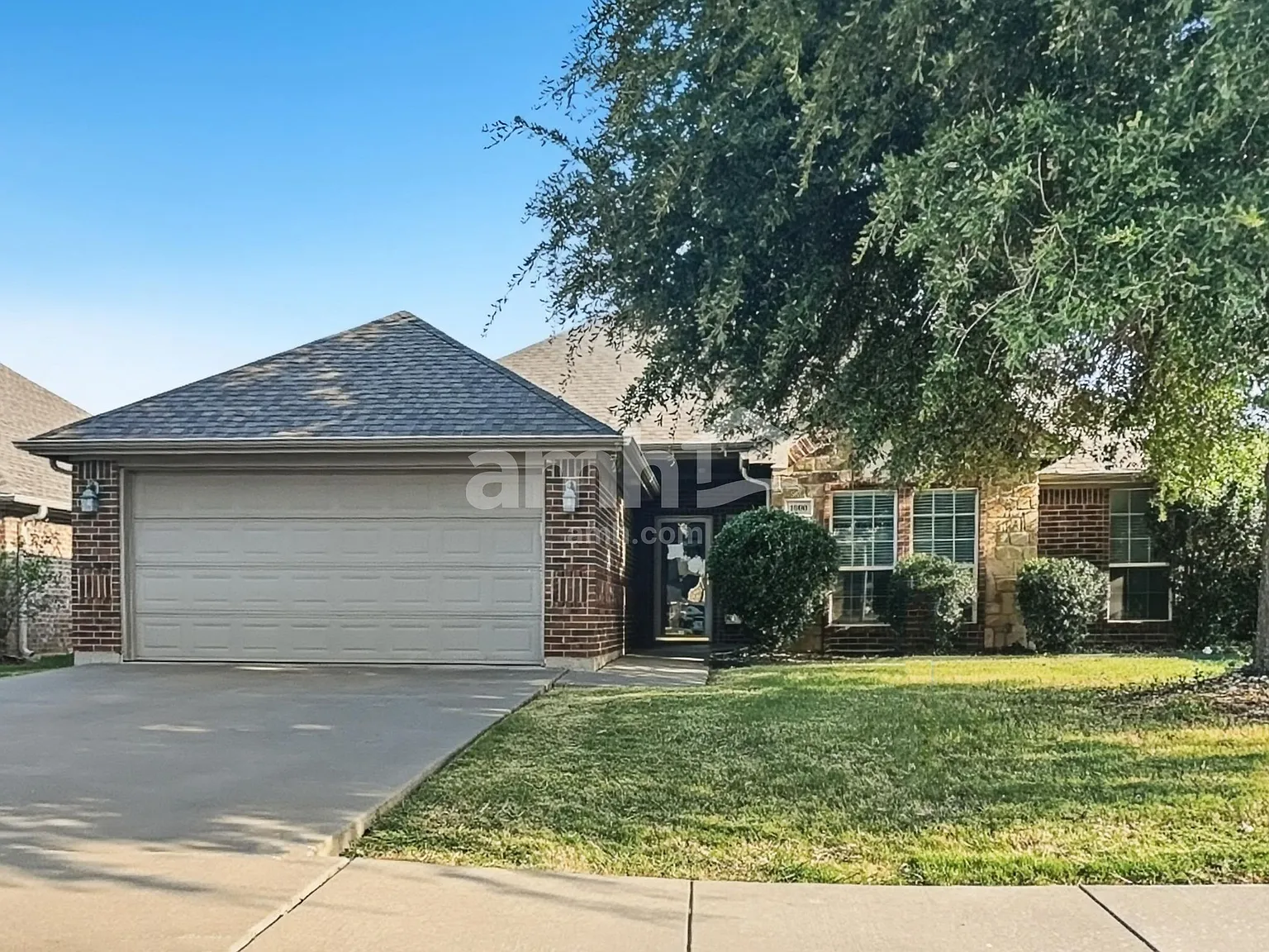 3 bed, 2.0 bath, 2086 sqft, $2,260 — Photo 1