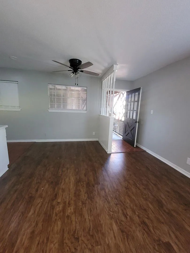Woodward Park Apartments — Photo 2