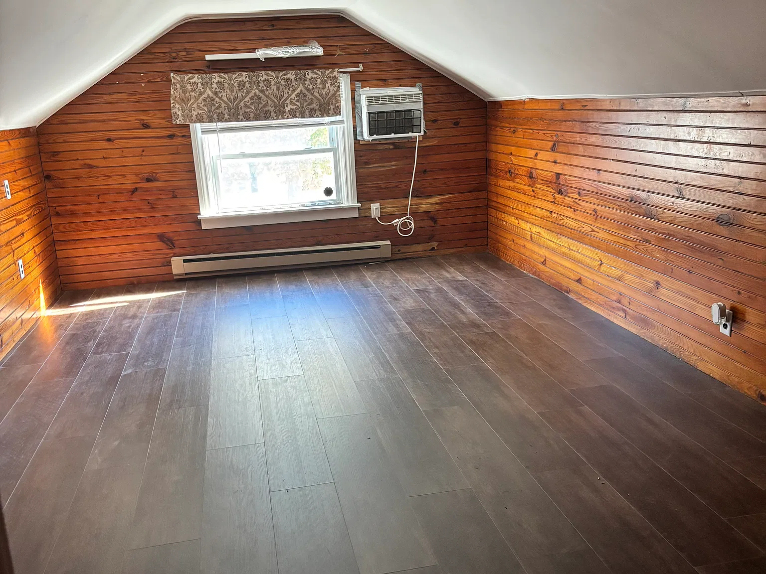 3 bed, 1.5 bath, 1058 sqft, $1,800 — Photo 3