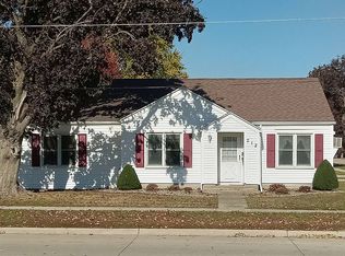 212 Clara Ave, Manchester, IA 52057