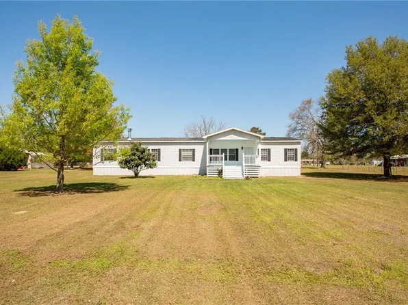 2734 Woodridge Rd, Waycross, GA 31503