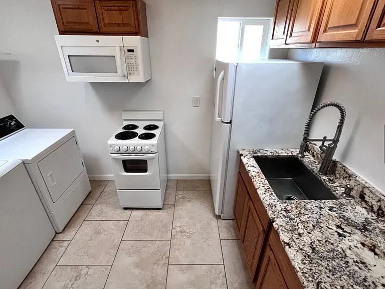 3713 S 7th Ave — Photo 7