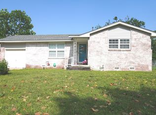 2024 E St NW, Miami, OK 74354