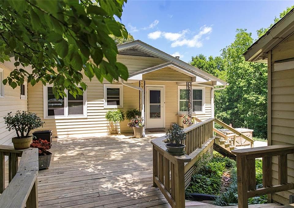 1st image of 1860 Parkwood Dr