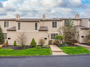 1583 Pineview Dr, Pittsburgh, PA 15241