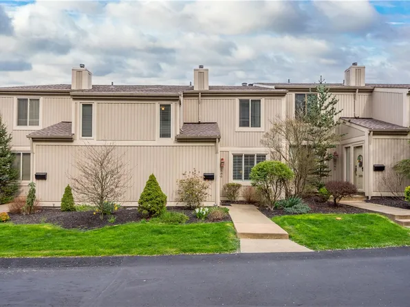 1583 Pineview Dr, Pittsburgh, PA 15241