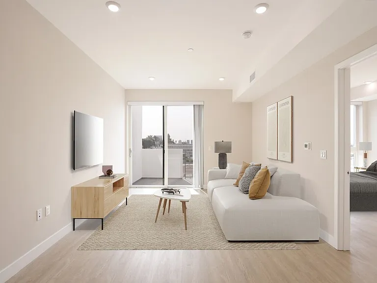 4660 Melrose — Photo 30