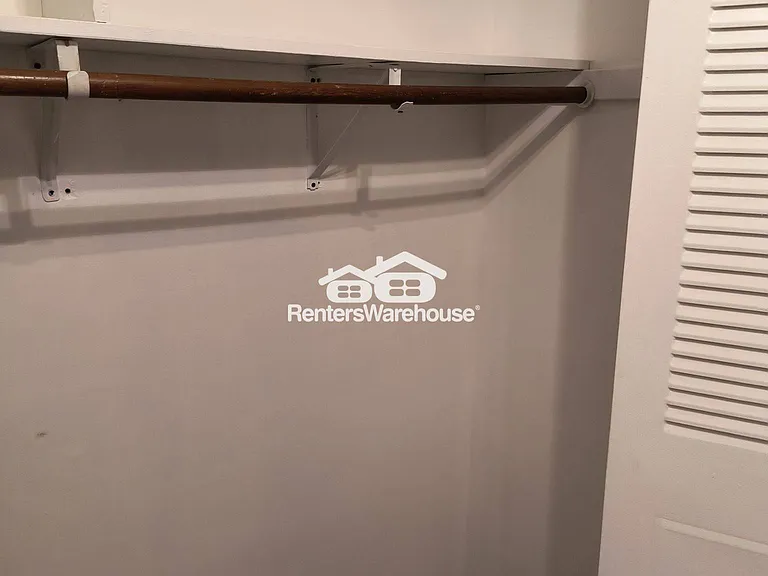 1901 Emerson Ave S #102 — Photo 17