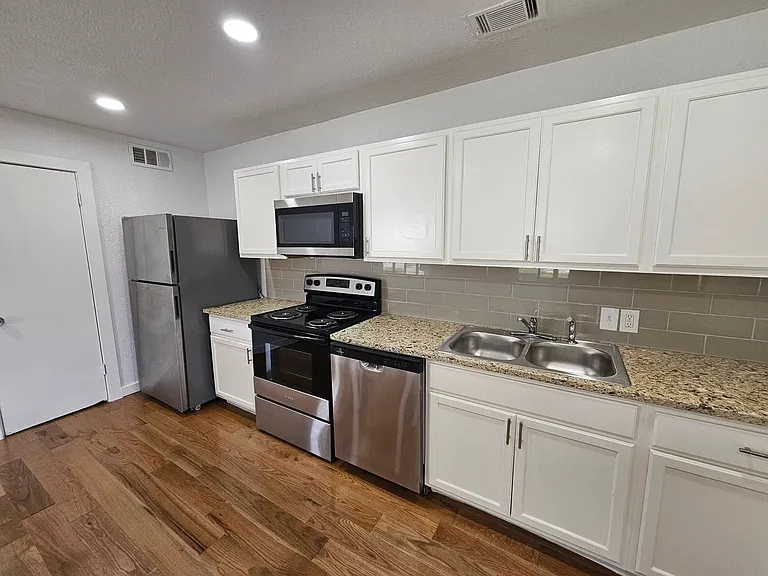 2402 Housley Dr — Photo 3