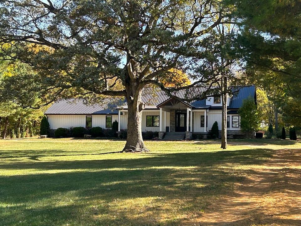House set far off road with u-shaped driveway, large beautiful oak tree for summer shade
